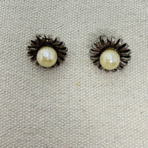 Vintage Starburst Earrings Imitation Pearl Silver-Tone Clip On‎ Retro Classic - Picture 2 of 9